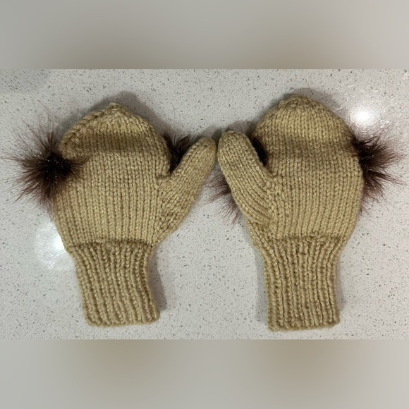 đKids Lion Knit Mittensđ - Picture 2 of 4